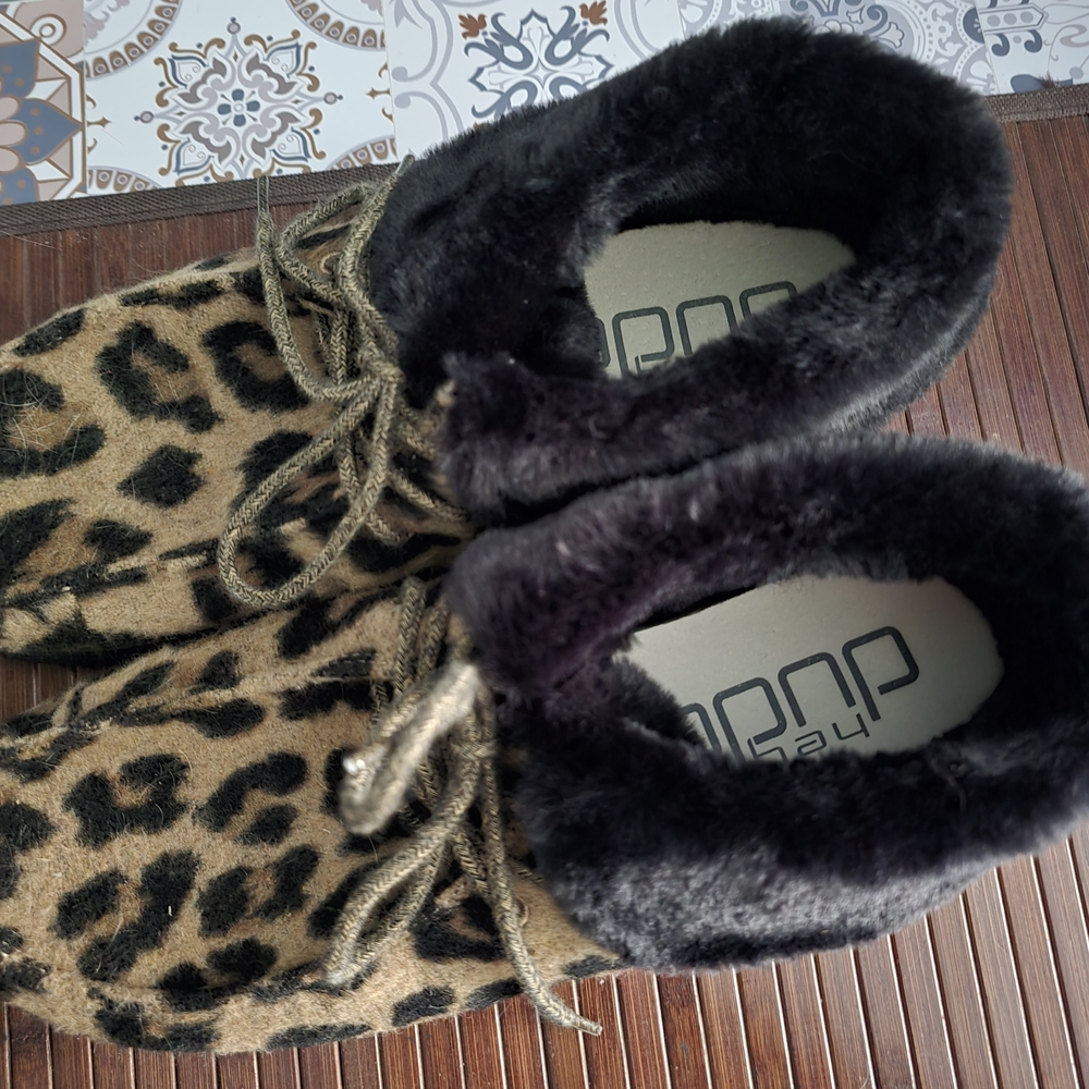 Hey Dude Leopard Print Winter Boots - Picture 3 of 4